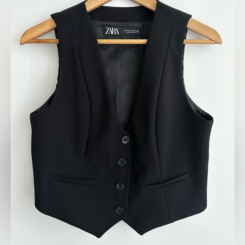 Zara Elegant Black Sleeveless Vest
